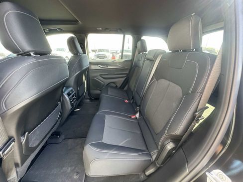 New 2025 Jeep Grand Cherokee Laredo X image 23