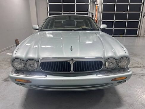Used 2000 Jaguar XJ8 RWD image 3