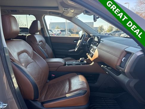 Used 2023 Nissan Pathfinder Platinum image 9