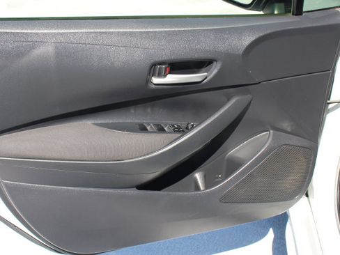 Used 2021 Toyota Corolla LE w/ Carpet Mat Package (TMS) image 10