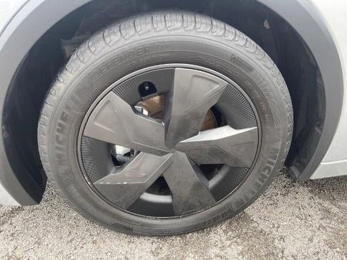 Used 2025 Toyota Prius LE image 5