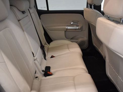 Used 2022 Mercedes-Benz GLB 250 4MATIC image 17