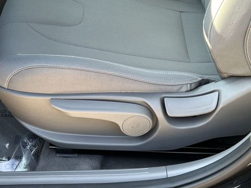 Used 2023 Hyundai Elantra SEL FWD image 19