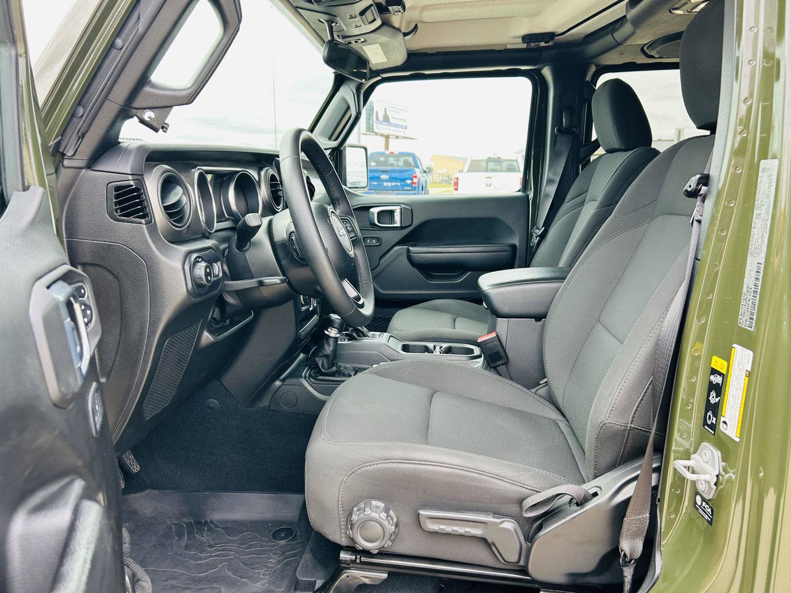Used 2023 Jeep Gladiator Sport AWD/4WD image 3