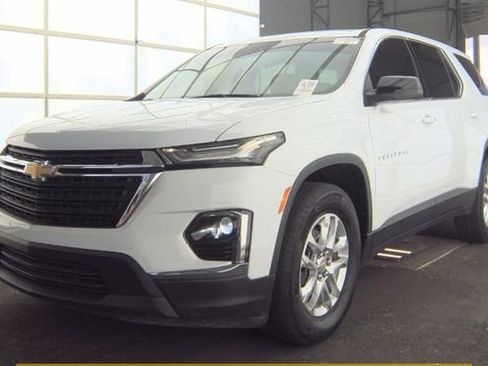 Used 2022 Chevrolet Traverse LS image 2