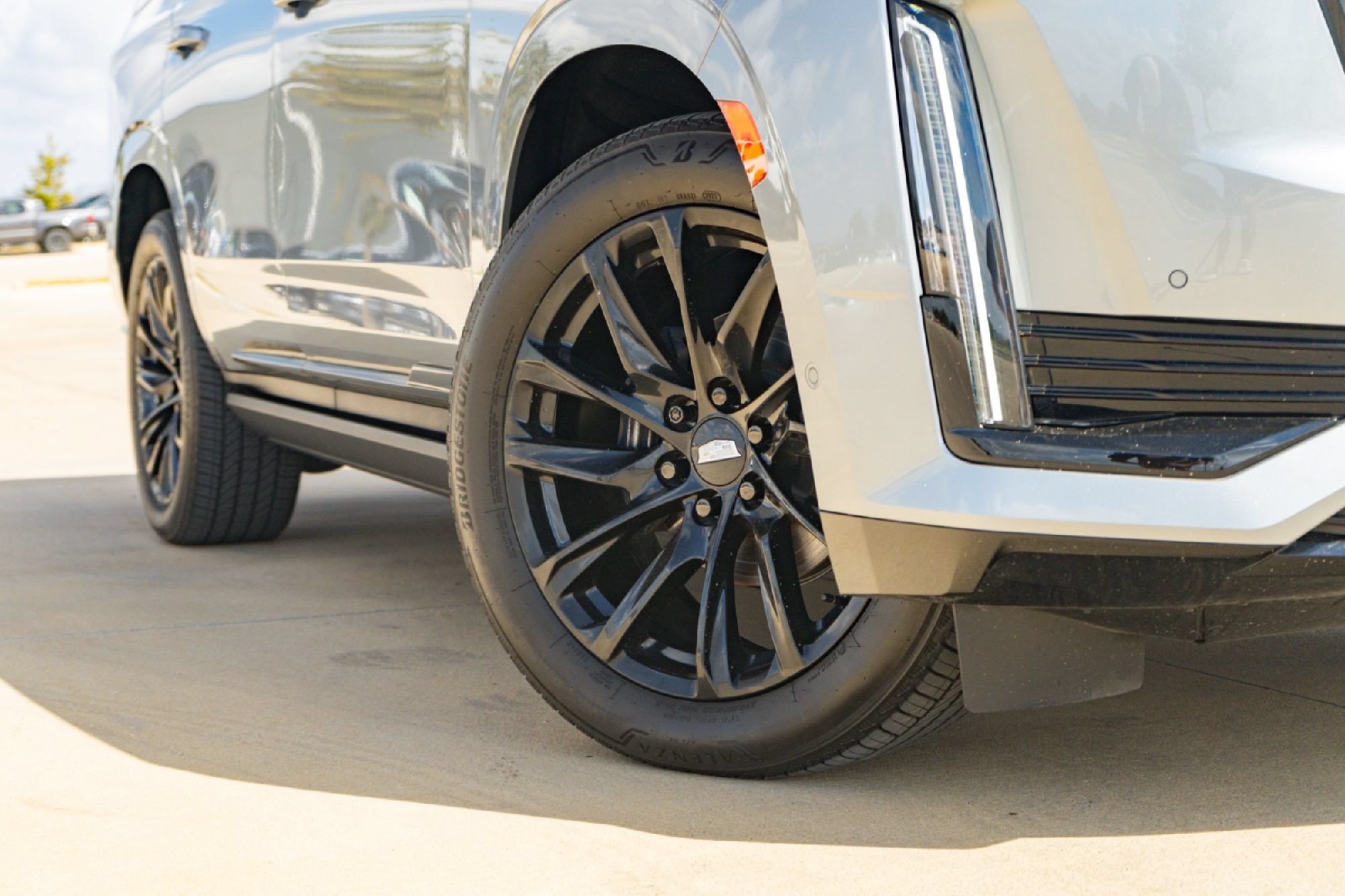 Used 2024 Cadillac Escalade Sport Platinum w/ LPO, ONYX Package AWD/4WD image 2