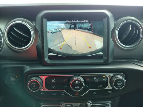 Used 2023 Jeep Wrangler Unlimited Rubicon 4xe AWD/4WD image 4