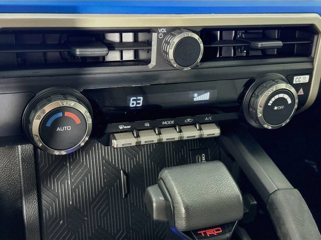 Certified 2025 Toyota Tacoma TRD Off-Road AWD/4WD image 17