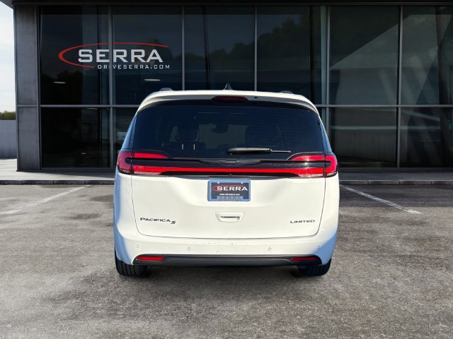 Used 2025 Chrysler Pacifica Limited FWD image 4
