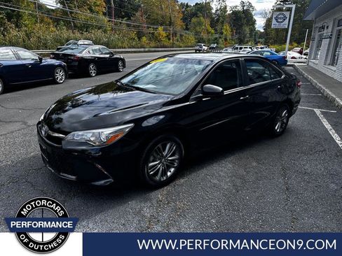 Used 2017 Toyota Camry SE image 4