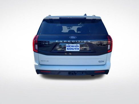 Used 2025 Ford Expedition Active image 4