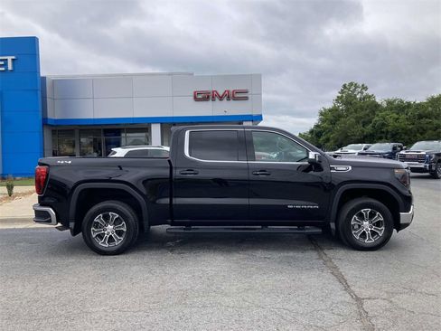 New 2026 GMC Sierra 1500 SLE w/ Preferred Package image 2