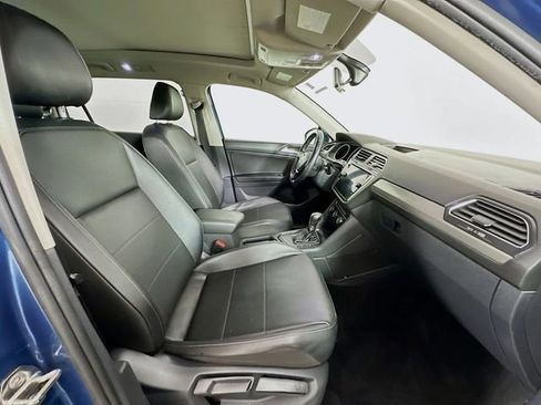 Used 2019 Volkswagen Tiguan SE w/ Panoramic Sunroof Package image 28
