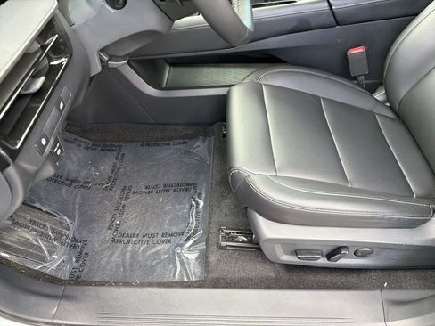 Certified 2025 Nissan Murano SV image 18