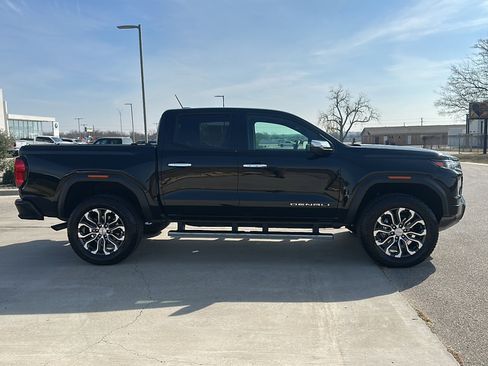 Used 2023 GMC Canyon Denali image 9