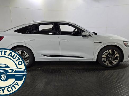 Used 2022 Audi e-tron Premium w/ Convenience Plus Package image 12