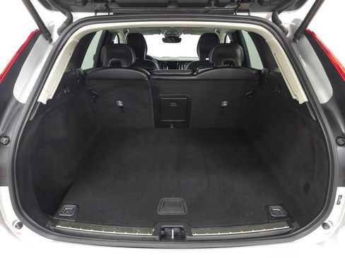 Used 2023 Volvo XC60 B5 Core w/ Climate Package AWD/4WD image 9