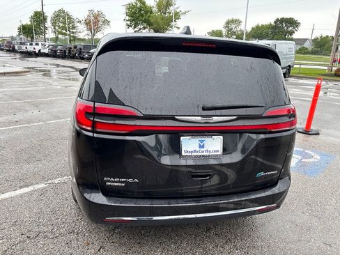 Used 2023 Chrysler Pacifica Touring-L FWD image 20