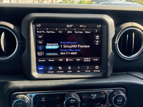 Used 2022 Jeep Wrangler Unlimited Sahara AWD/4WD image 15