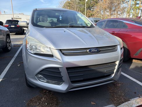 Used 2014 Ford Escape SE image 2