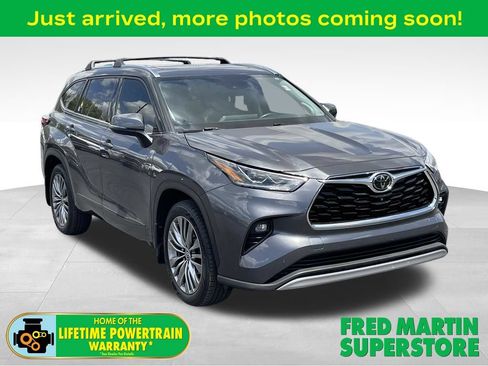 Used 2020 Toyota Highlander Platinum AWD/4WD image 1