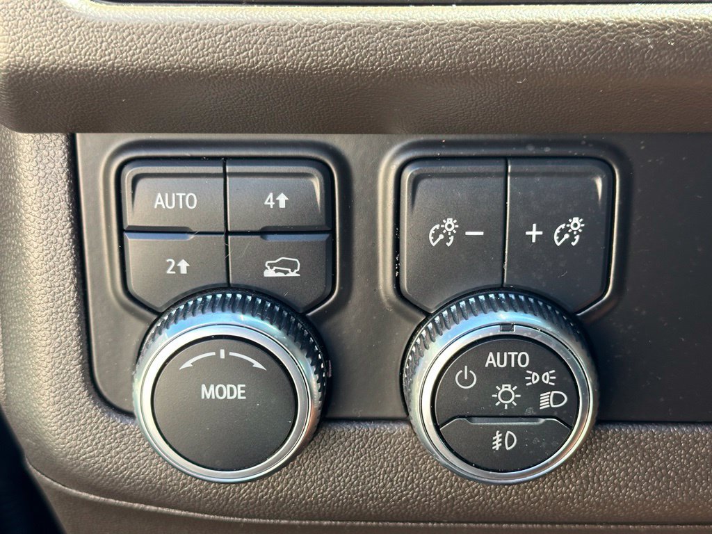 Used 2023 GMC Yukon SLE AWD/4WD image 6