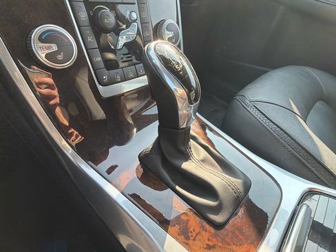 Used 2016 Volvo XC70 T5 Platinum w/ Protection Package FWD image 28