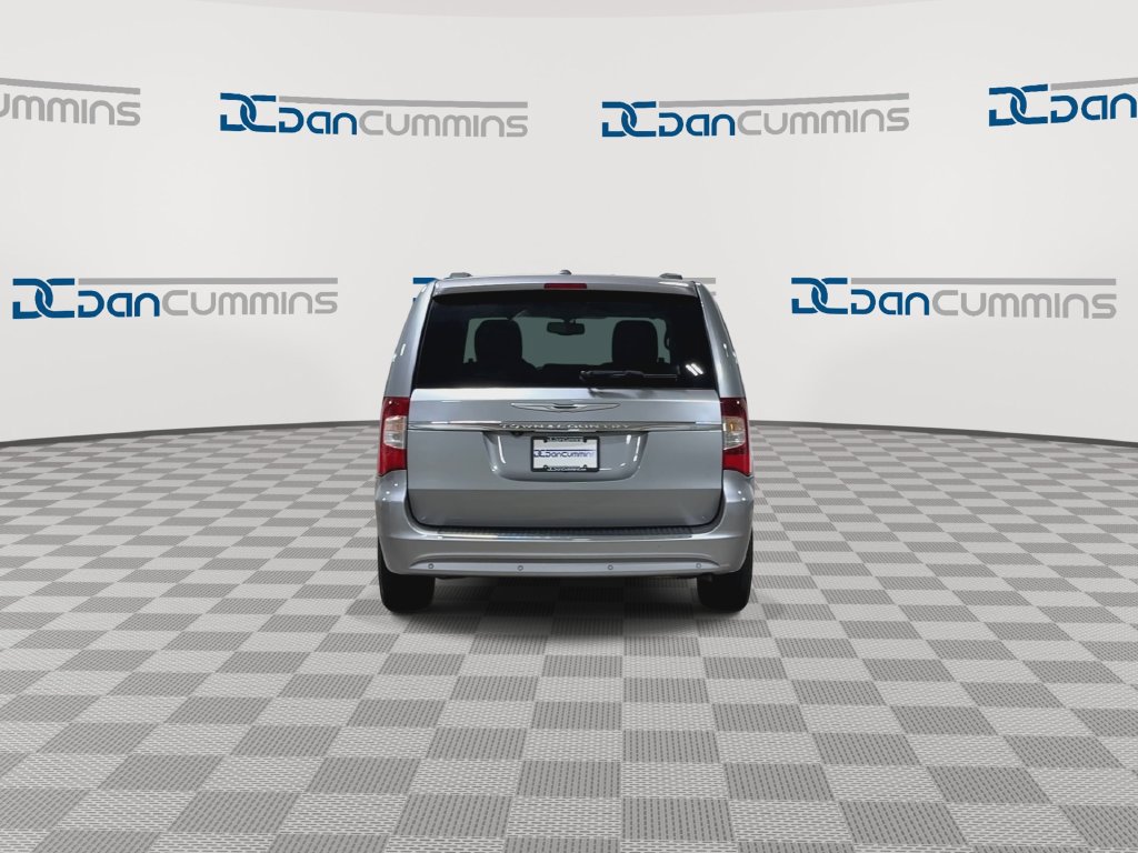 Used 2014 Chrysler Town & Country Touring-L w/ Driver Convenience Group FWD image 7
