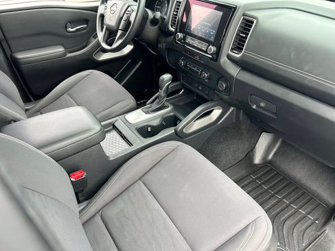 Used 2022 Nissan Frontier 2WD Crew Cab image 12