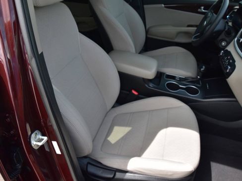Used 2017 Kia Sorento FWD image 11