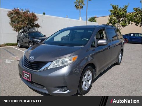 Used 2012 Toyota Sienna LE FWD image 1