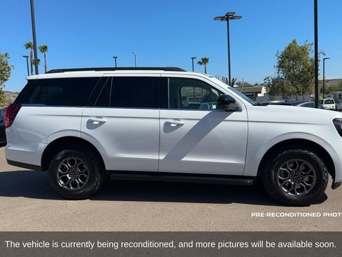 Used 2025 Ford Expedition Active AWD/4WD image 4