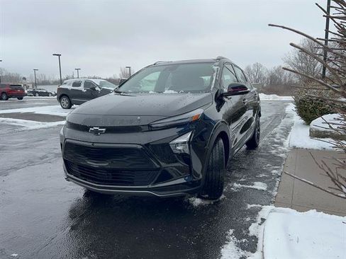 Used 2023 Chevrolet Bolt EUV Premier w/ Sun & Sound Package image 3