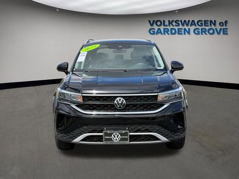 Used 2024 Volkswagen Taos SE AWD/4WD image 3