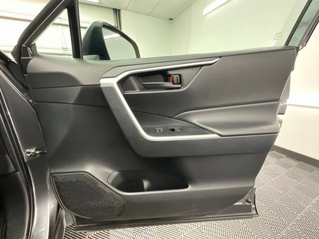Used 2024 Toyota RAV4 LE AWD/4WD image 16