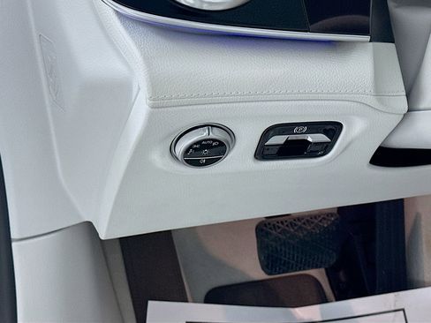 Certified 2022 Mercedes-Benz EQS 580 4MATIC Sedan image 11