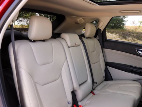 Used 2019 Ford Edge Titanium w/ Equipment Group 301A FWD image 19