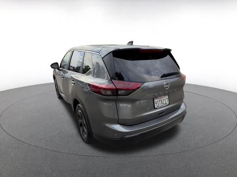 Used 2025 Nissan Rogue SV FWD image 11