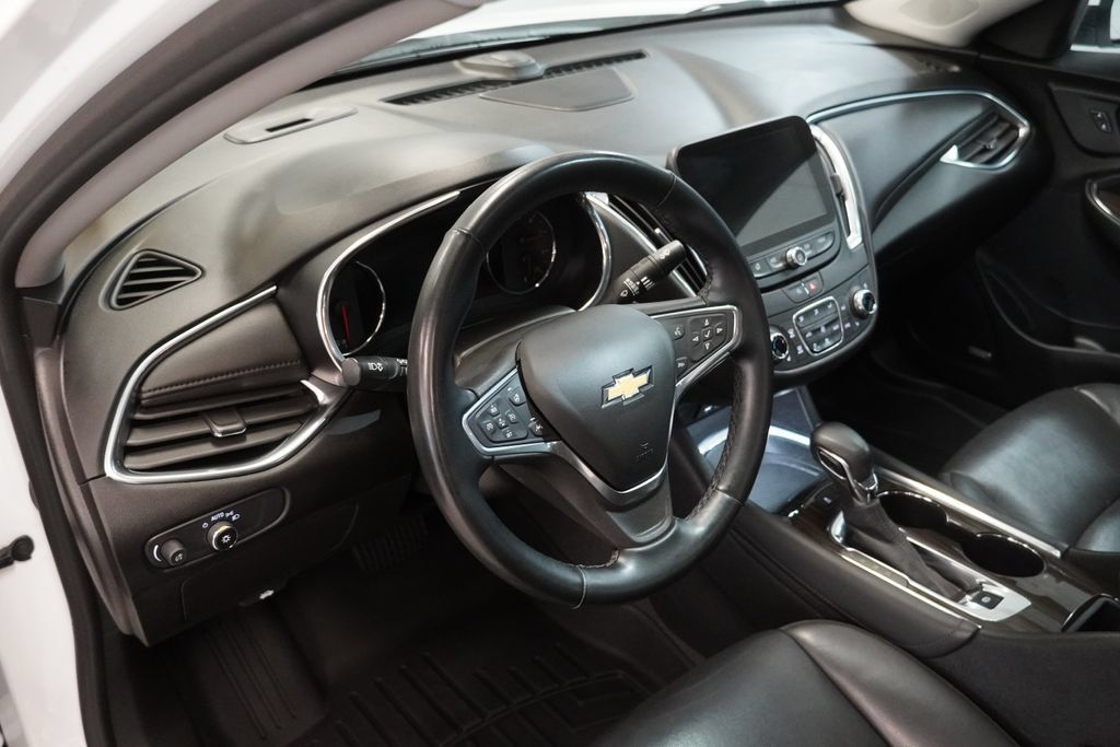 Used 2023 Chevrolet Malibu LT w/ Driver Confidence Package FWD image 7