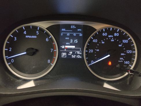 Used 2025 Nissan Versa S w/ Trunk Package FWD image 23