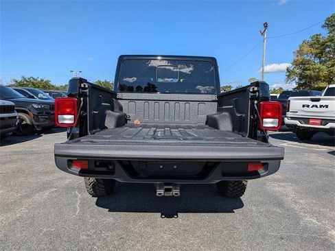 New 2025 Jeep Gladiator Sport image 12