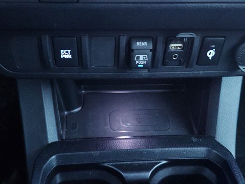 Used 2018 Toyota Tacoma TRD Sport image 25