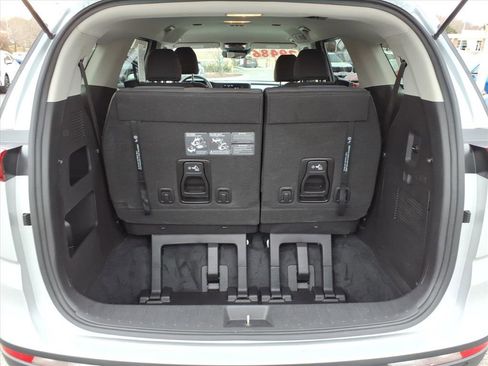 Used 2023 Kia Carnival LX image 15