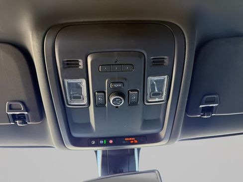 Used 2021 Chevrolet Tahoe Premier AWD/4WD image 23