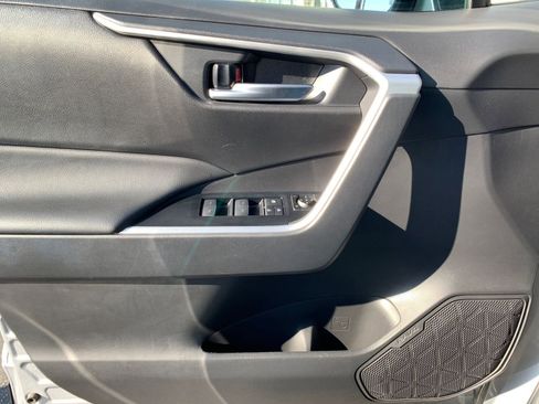 Used 2025 Toyota RAV4 XLE image 20