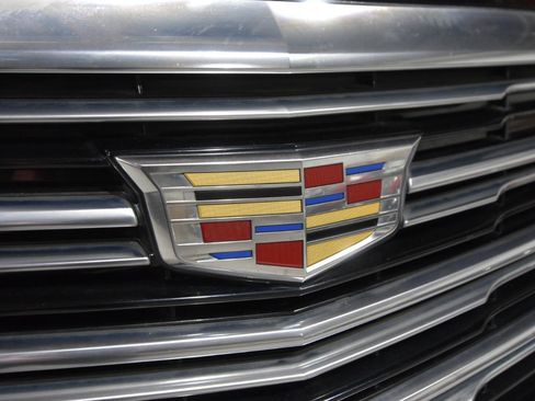 Used 2017 Cadillac XT5 Luxury w/ Driver Awareness Package image 3