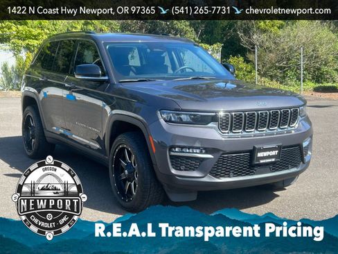 Used 2023 Jeep Grand Cherokee Limited w/ Luxury Tech Group II AWD/4WD image 3