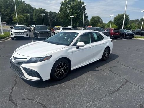 Used 2024 Toyota Camry SE FWD image 9