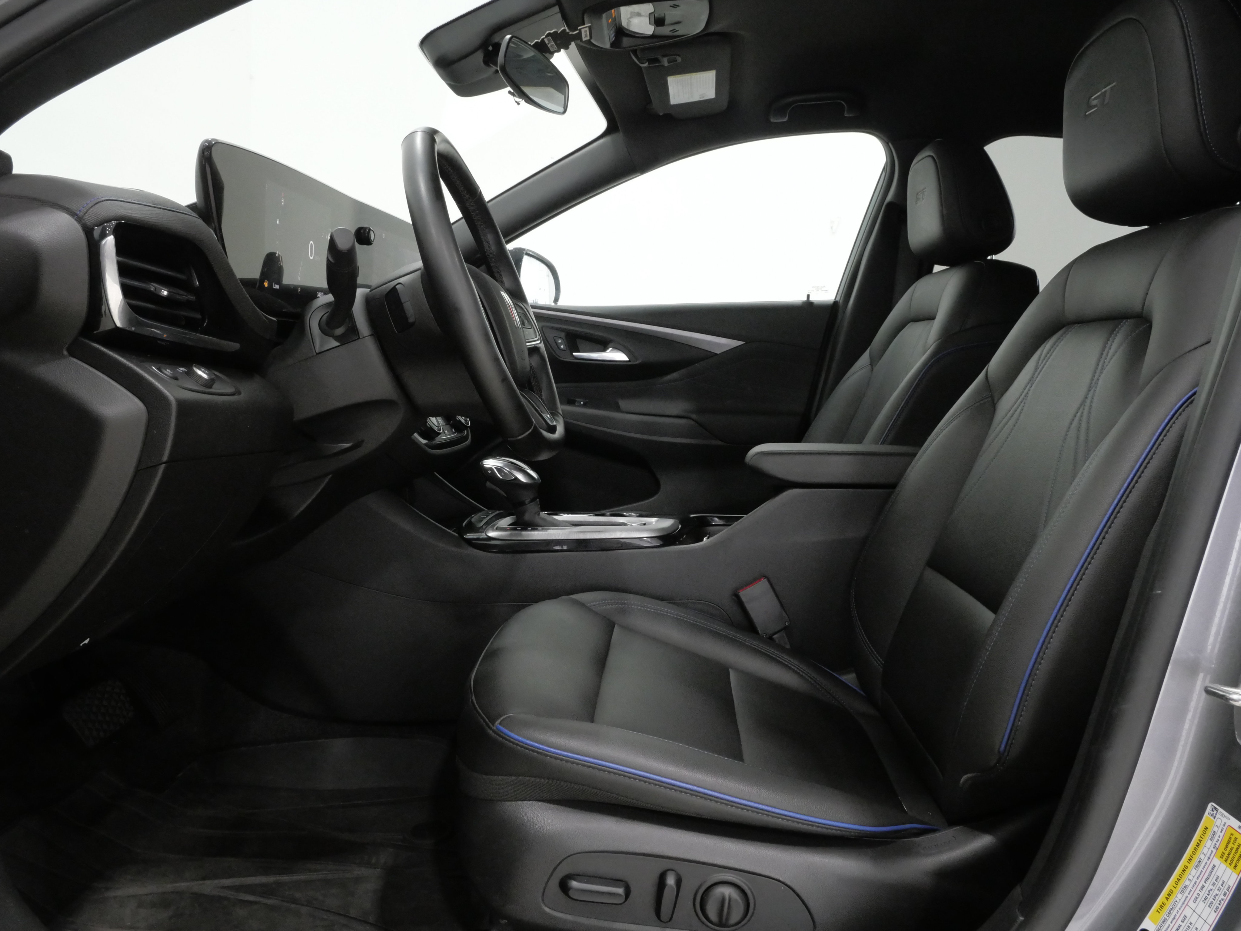 Used 2024 Buick Envista Sport Touring w/ Convenience I Package FWD image 9