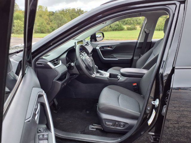 Used 2025 Toyota RAV4 XLE AWD/4WD image 42